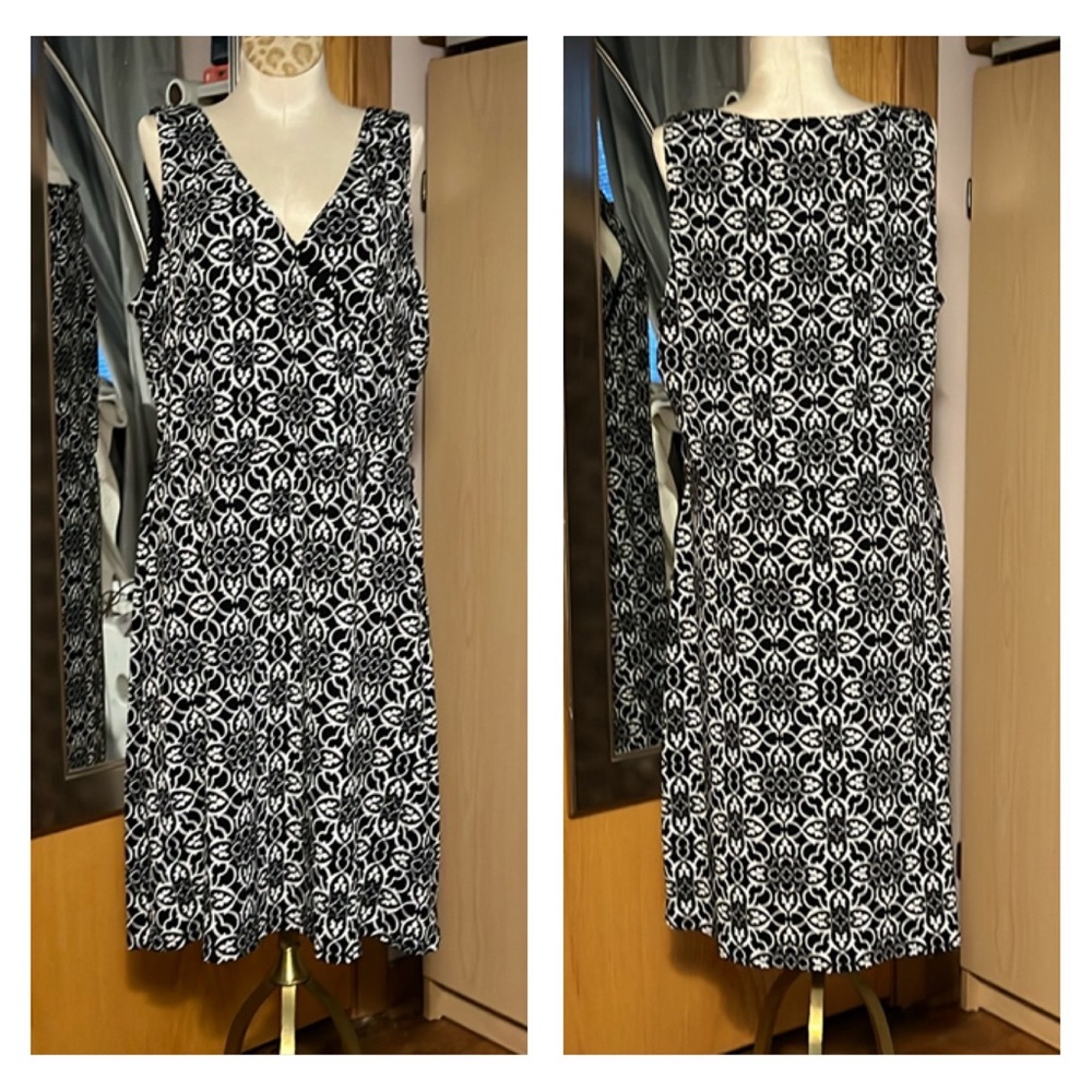 White House Black Market v neck A line black white sleeveless sheath dress XL